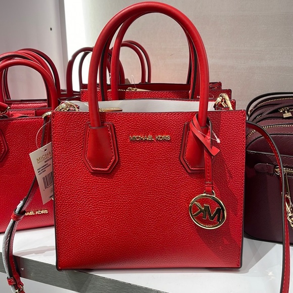 Michael Kors Mercer Medium Leather Messenger
Flame - Picture 4 of 16